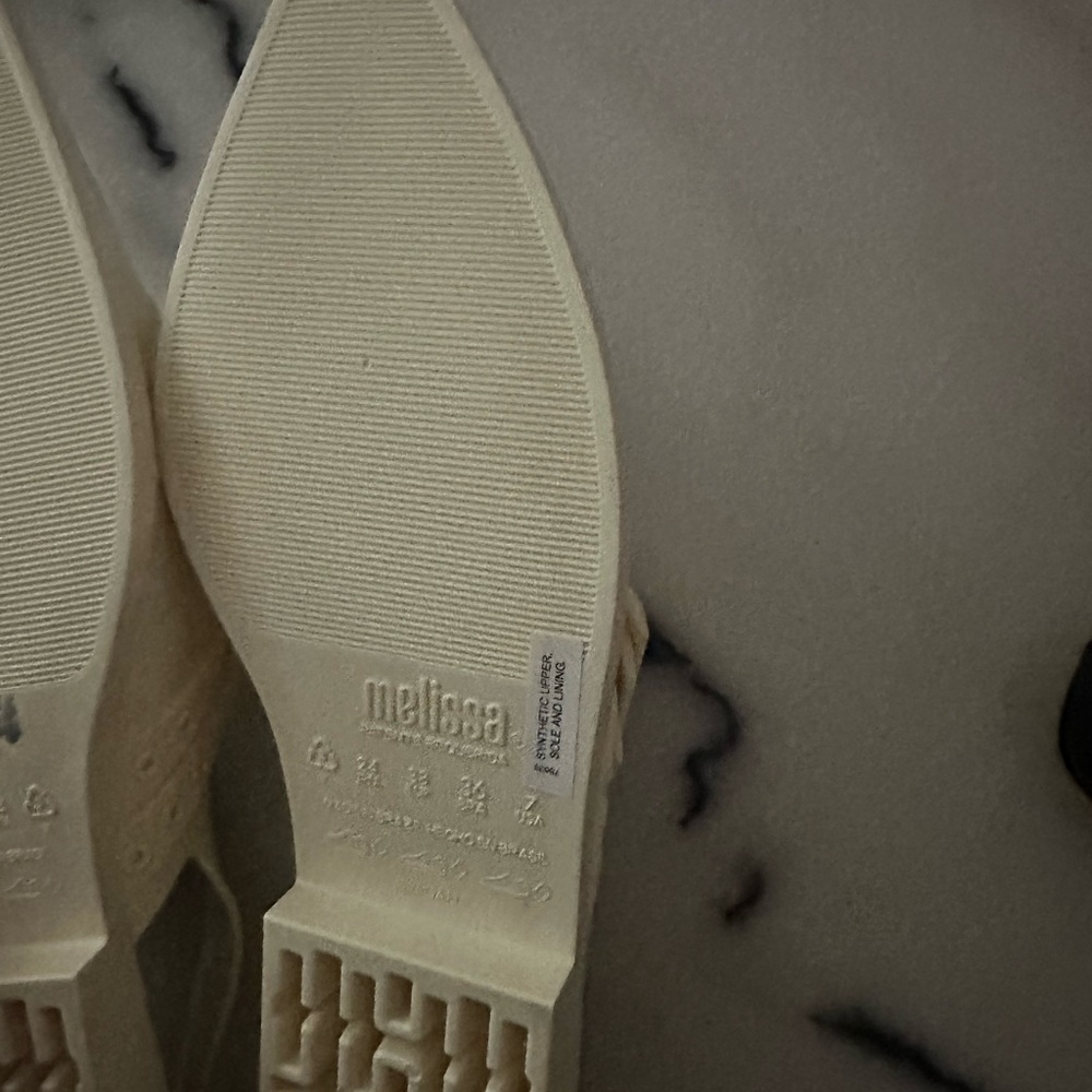 Melissa Women's Cream Pointed Flats - size 7 - Picture 3 of 7